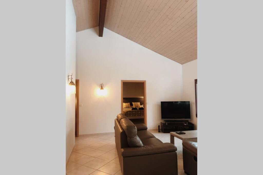 Maison Entiere Au Pied Du Plateau Du Retord 2 Chambres Sdb - Vouvray Ochiaz Екстер'єр фото