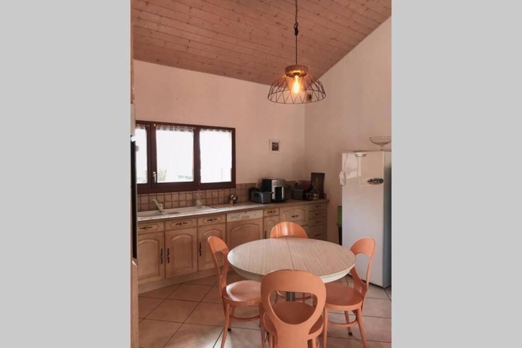 Maison Entiere Au Pied Du Plateau Du Retord 2 Chambres Sdb - Vouvray Ochiaz Екстер'єр фото