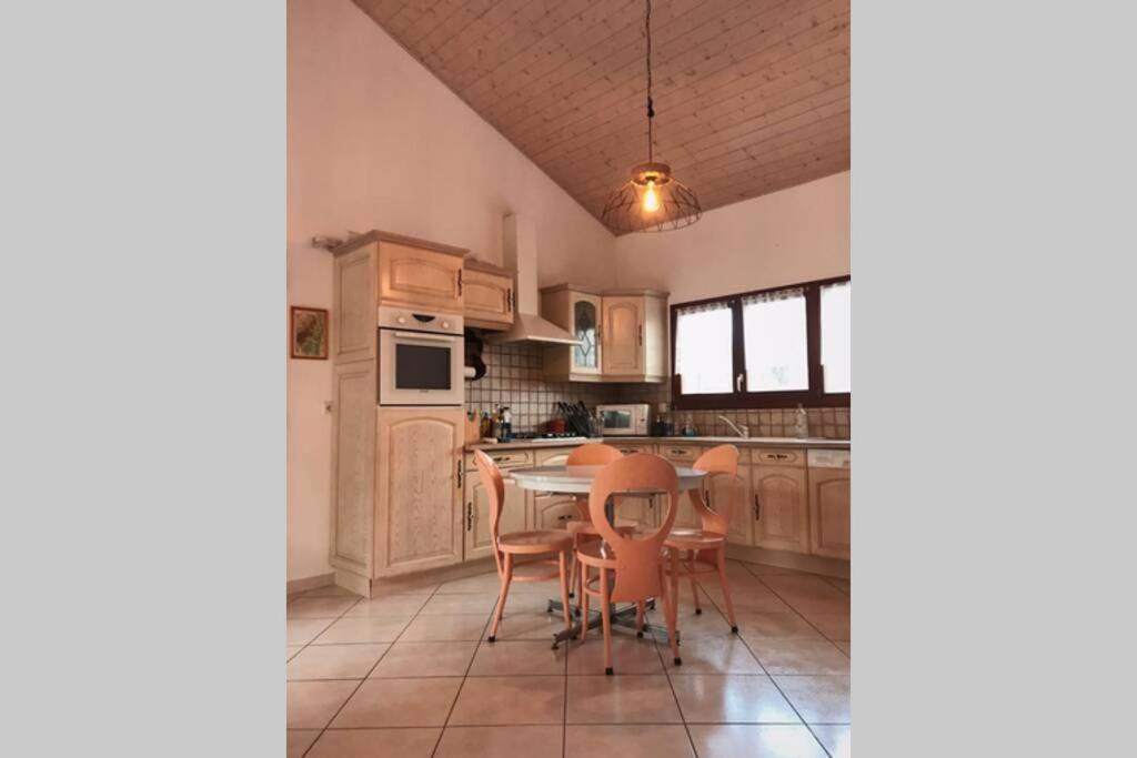Maison Entiere Au Pied Du Plateau Du Retord 2 Chambres Sdb - Vouvray Ochiaz Екстер'єр фото